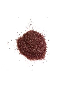 دانه‌های شن گارنت قرمز برای استفاده در سندبلاست صنعتی، ساینده طبیعی با سختی بالا و سازگار با محیط زیست